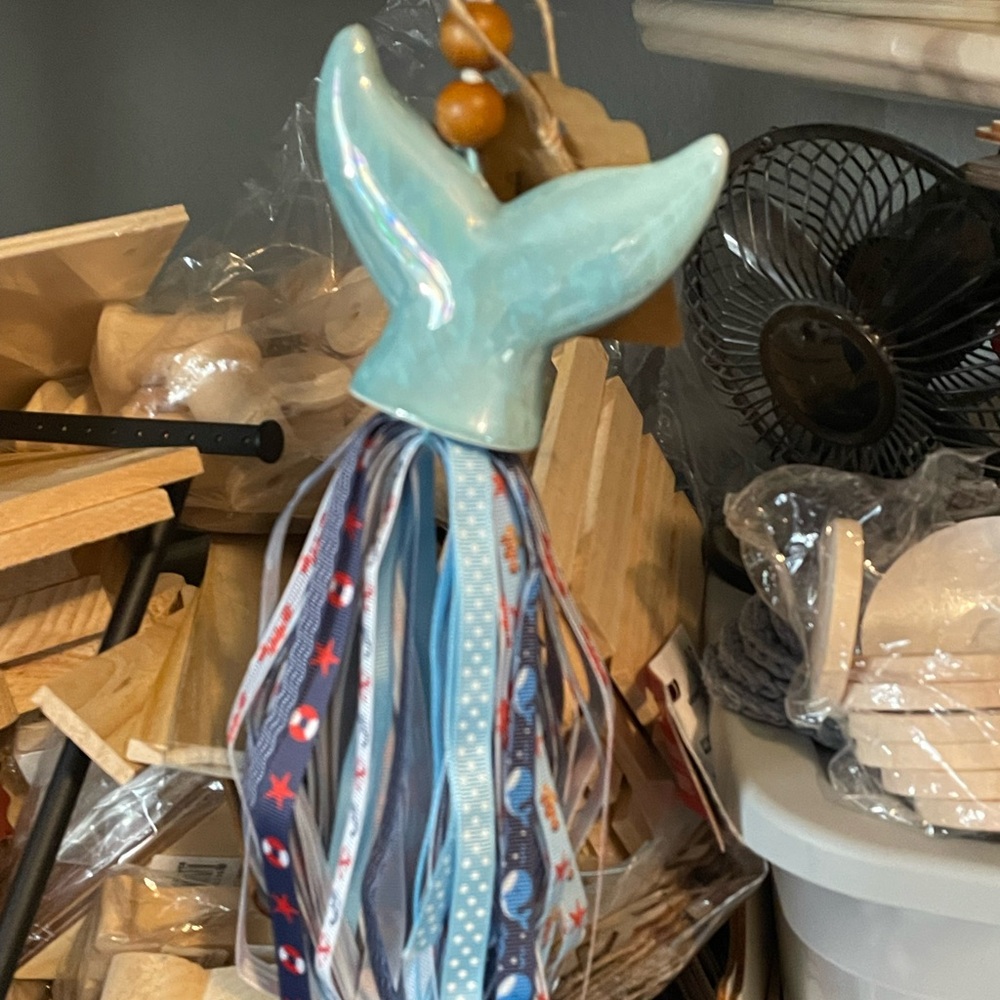 Whale tail shaker tassel.
